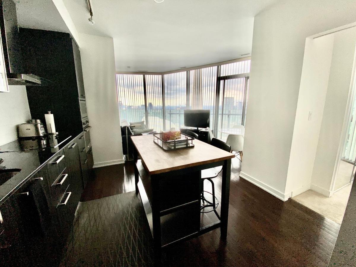 Corporate Suite Торонто Экстерьер фото